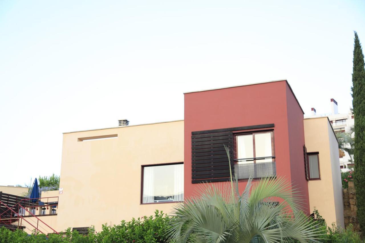 Private Pool Luxurious Villa With Mountain Views إِستيبونا المظهر الخارجي الصورة